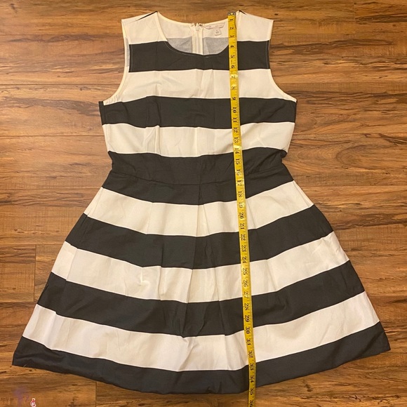 GAP Navy and White Stripped Dress with pockets - Picture 4 of 8